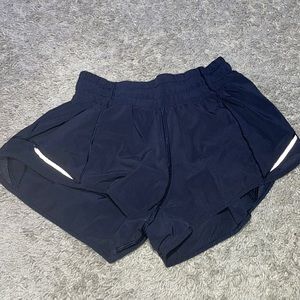 Black Lululemon hotty hot 2.5 inch size 2